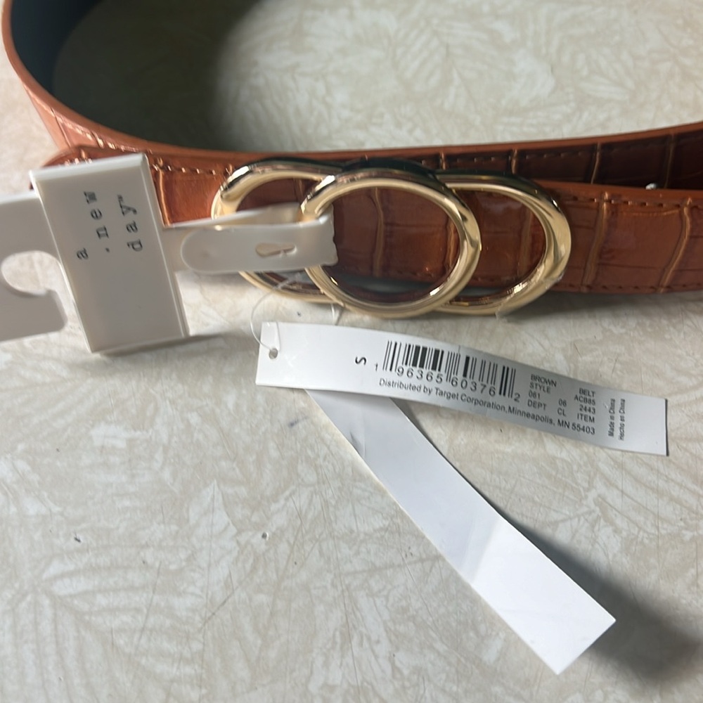 NWT Women's Belt Gold Tone Hoop Trio Buckle Size Small - Picture 4 of 4